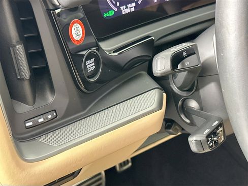 Certified 2025 Porsche Cayenne S image 33