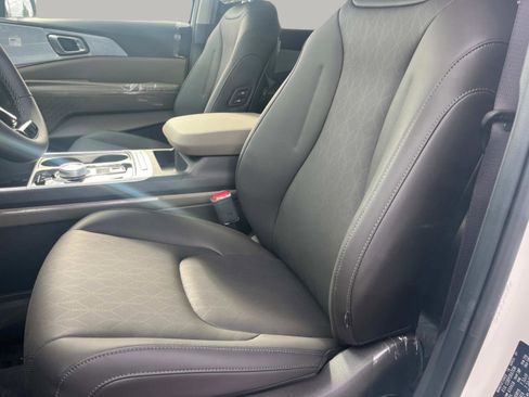 New 2026 Kia Carnival EX FWD image 29