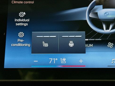 Used 2025 BMW 530i w/ Premium Package image 21