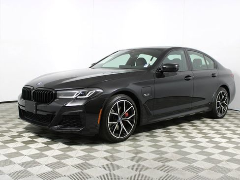 Used 2023 BMW 530e w/ M Sport Package image 3