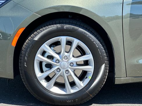 New 2027 Chrysler Pacifica Select FWD image 26