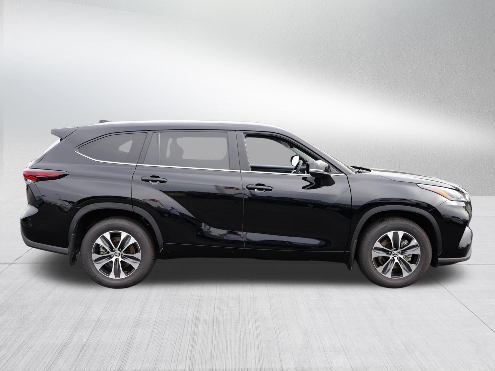Certified 2026 Toyota Highlander XLE AWD/4WD image 8