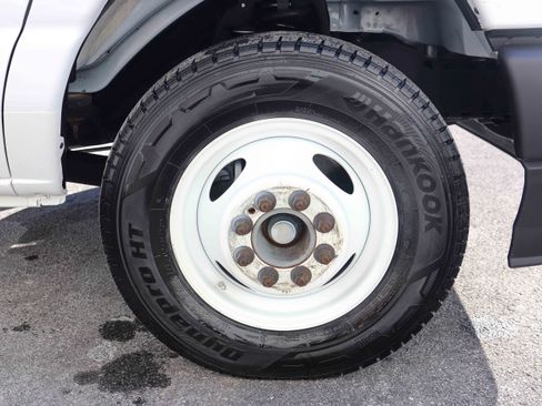 Used 2024 Ford E-350 and Econoline 350 Super Duty w/ Power Windows & Locks Group image 25