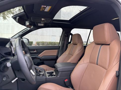 Used 2025 Toyota 4Runner Limited image 9