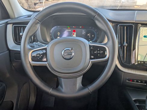 Used 2025 Volvo XC60 B5 Plus image 20