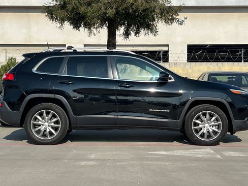 Used 2018 Jeep Cherokee Limited image 9