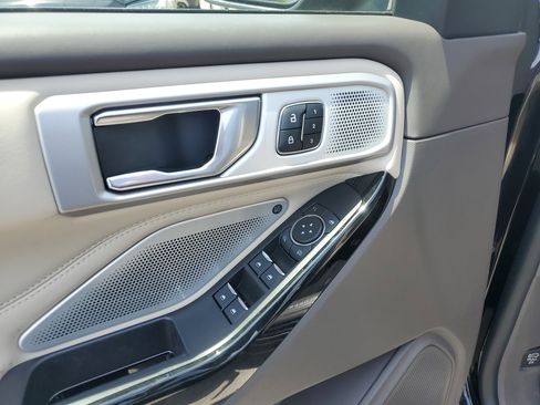 Used 2022 Ford Explorer Platinum w/ Equipment Group 601A image 14