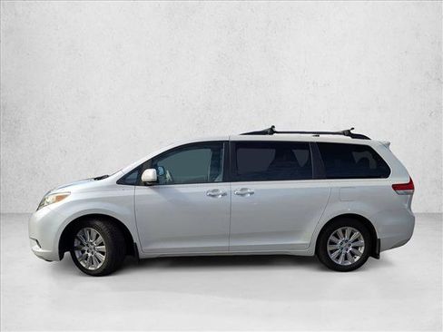 Used 2011 Toyota Sienna Limited image 8