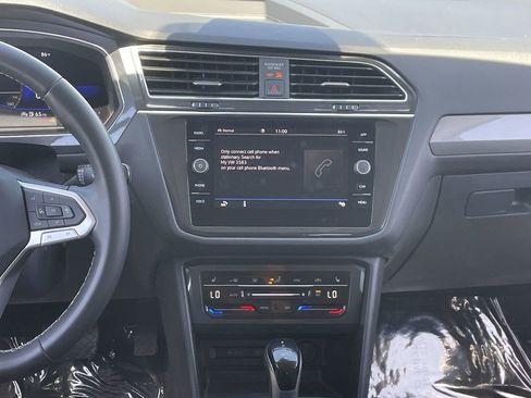 Used 2022 Volkswagen Tiguan SE AWD/4WD image 14