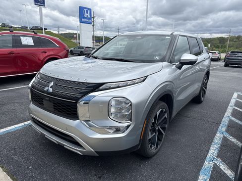 Used 2023 Mitsubishi Outlander SE AWD/4WD image 1