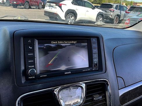 Used 2014 Chrysler Town & Country Touring-L w/ Driver Convenience Group FWD image 13