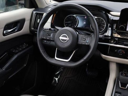 Certified 2025 Nissan Pathfinder SL w/ SL Premium Package FWD image 29
