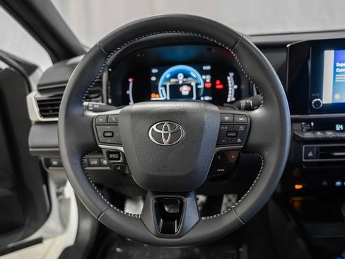 Used 2025 Toyota Camry SE image 30