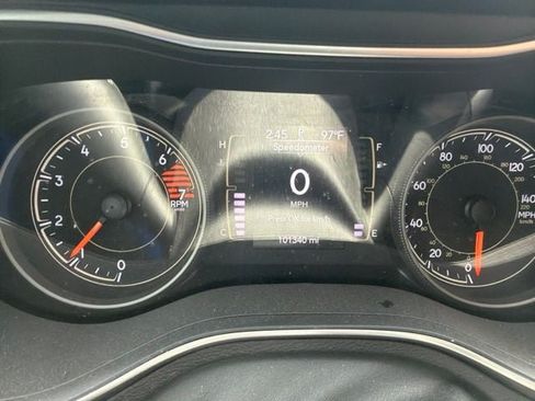 Used 2021 Jeep Cherokee Latitude Plus FWD image 13