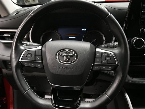 Used 2021 Toyota Highlander XLE image 20