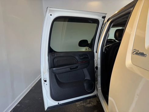 Used 2011 Cadillac Escalade EXT Premium AWD/4WD image 31