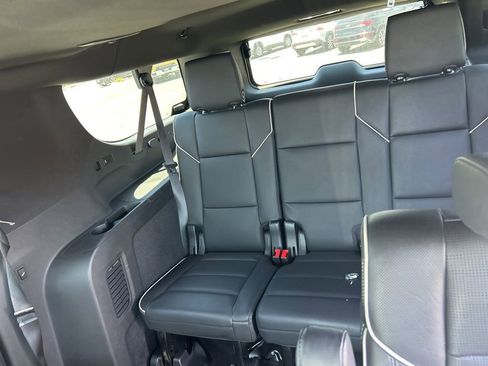 Used 2022 Cadillac Escalade ESV Premium Luxury RWD image 11
