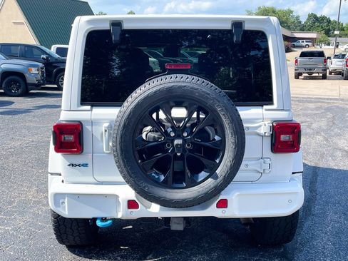 Used 2021 Jeep Wrangler Unlimited Sahara AWD/4WD image 8