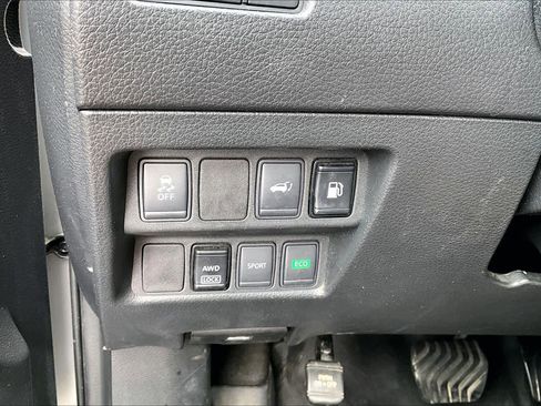 Used 2018 Nissan Rogue SV AWD/4WD image 34