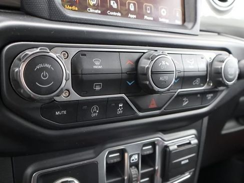 Used 2020 Jeep Wrangler Unlimited Sahara w/ Uconnect 4C Nav & Sound Group AWD/4WD image 23