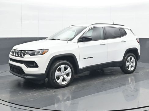 Used 2022 Jeep Compass Latitude image 2
