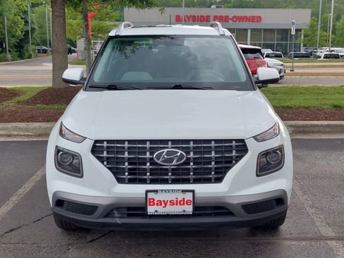 Used 2025 Hyundai Venue SEL FWD image 3