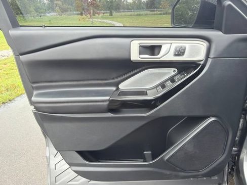 Used 2021 Ford Explorer Platinum w/ Equipment Group 601A AWD/4WD image 28