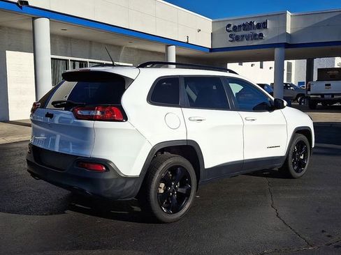 Used 2018 Jeep Cherokee Latitude w/ Altitude Package image 6