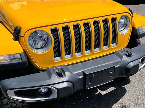 Used 2019 Jeep Wrangler Unlimited Sahara AWD/4WD image 27