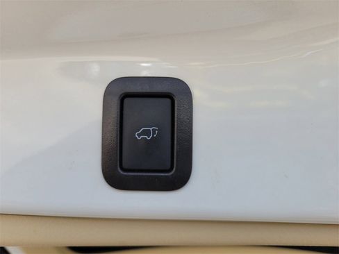 Used 2019 Toyota Highlander Limited Platinum image 11