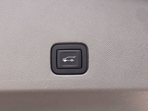 Used 2023 Cadillac XT6 Premium Luxury w/ Technology Package FWD image 36