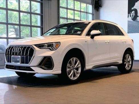Used 2025 Audi Q3 2.0T Premium w/ Convenience Package AWD/4WD image 2