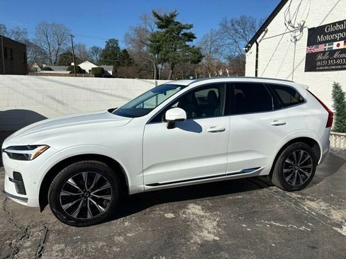 Used 2023 Volvo XC60 B5 Plus image 2