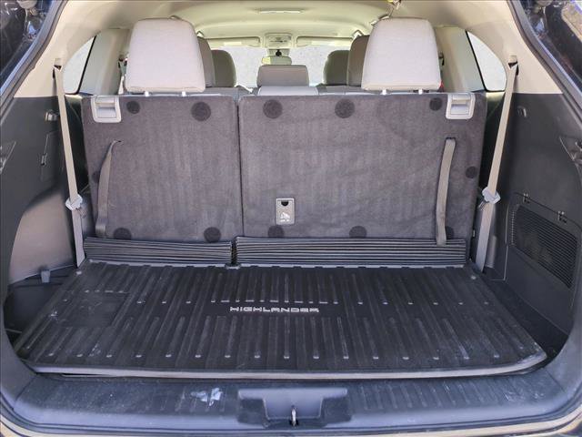 Used 2023 Toyota Highlander LE AWD/4WD image 6