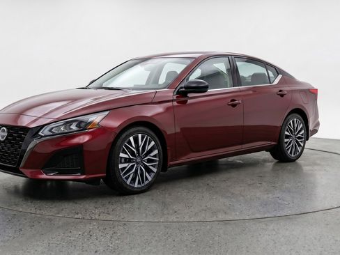 Used 2025 Nissan Altima 2.5 SV FWD image 3