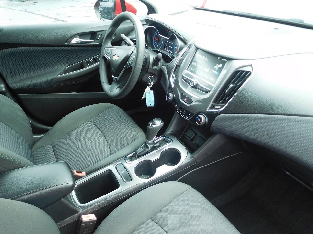 Used 2018 Chevrolet Cruze LT FWD image 15