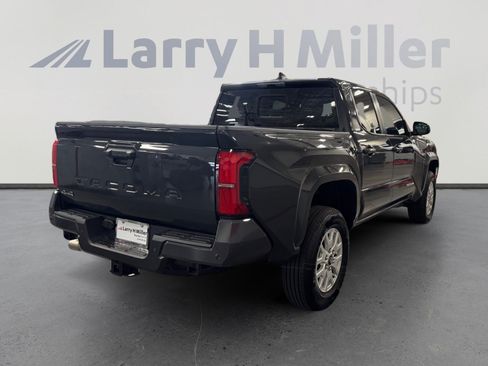Certified 2025 Toyota Tacoma SR5 AWD/4WD image 5