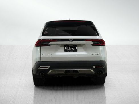 Used 2024 Toyota Grand Highlander AWD Hybrid image 4