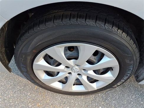 Used 2023 Toyota Corolla LE image 6