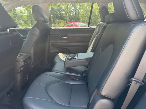 Used 2024 Toyota Grand Highlander FWD image 12
