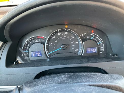 Used 2013 Toyota Camry LE image 22