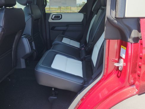 New 2026 Ford Bronco Outer Banks w/ Sasquatch Package AWD/4WD image 15
