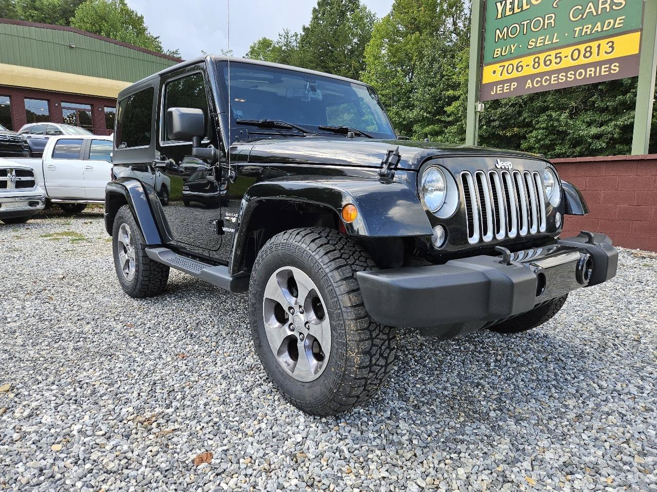 Used 2016 Jeep Wrangler Sahara w/ Connectivity Group AWD/4WD image 2