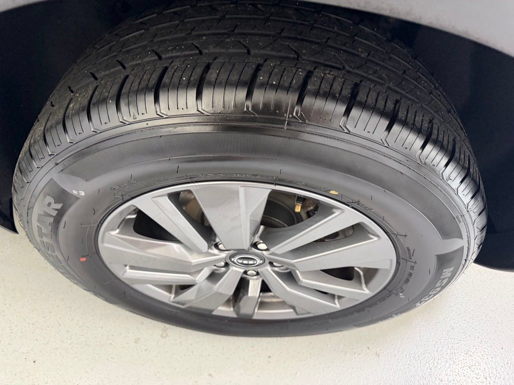 Used 2024 Nissan Pathfinder SV FWD image 10