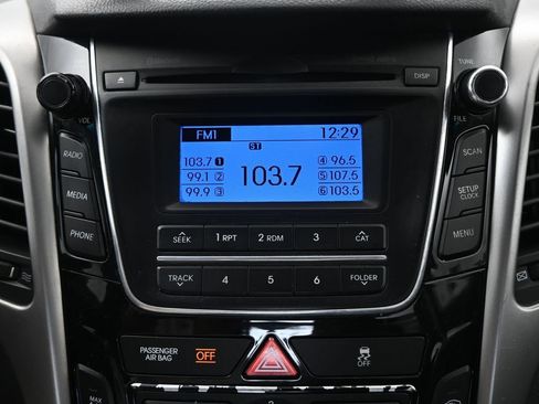 Used 2016 Hyundai Elantra GT image 29