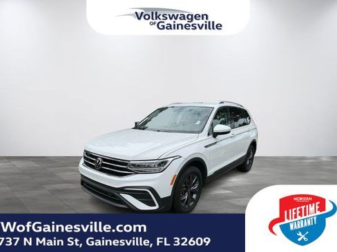 Certified 2022 Volkswagen Tiguan SE FWD image 2