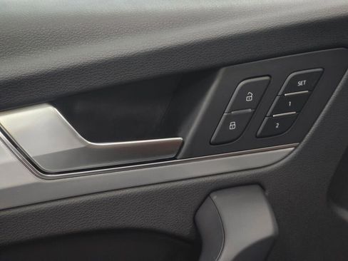 Certified 2025 Audi Q5 2.0T Premium w/ Convenience Plus Package image 37