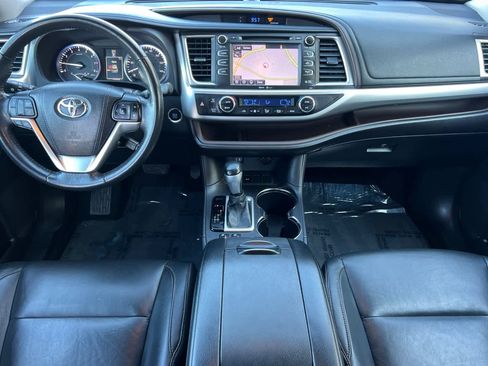 Used 2015 Toyota Highlander XLE image 3