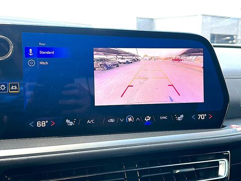 Used 2025 Chevrolet Traverse LT image 33