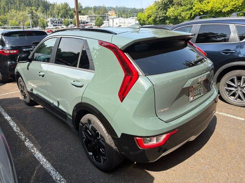 Certified 2023 Kia Niro Wind w/ Wind Preserve Package FWD image 12